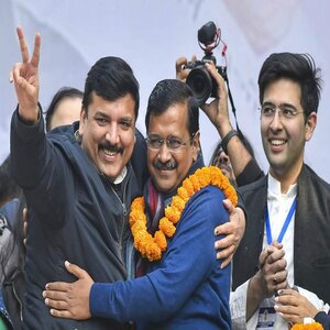 arvind-kejriwal-sanjay-singh-and-raghav-chadha-Dzire-News