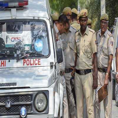 Delhi Police Sub Inspector Arrested by CBI- Dzire News 