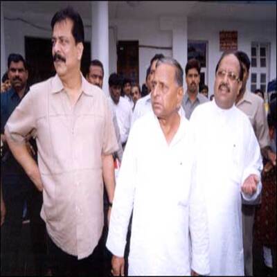 subroto-roy-mulayam-singh-and-amar-singh-Dzire-News